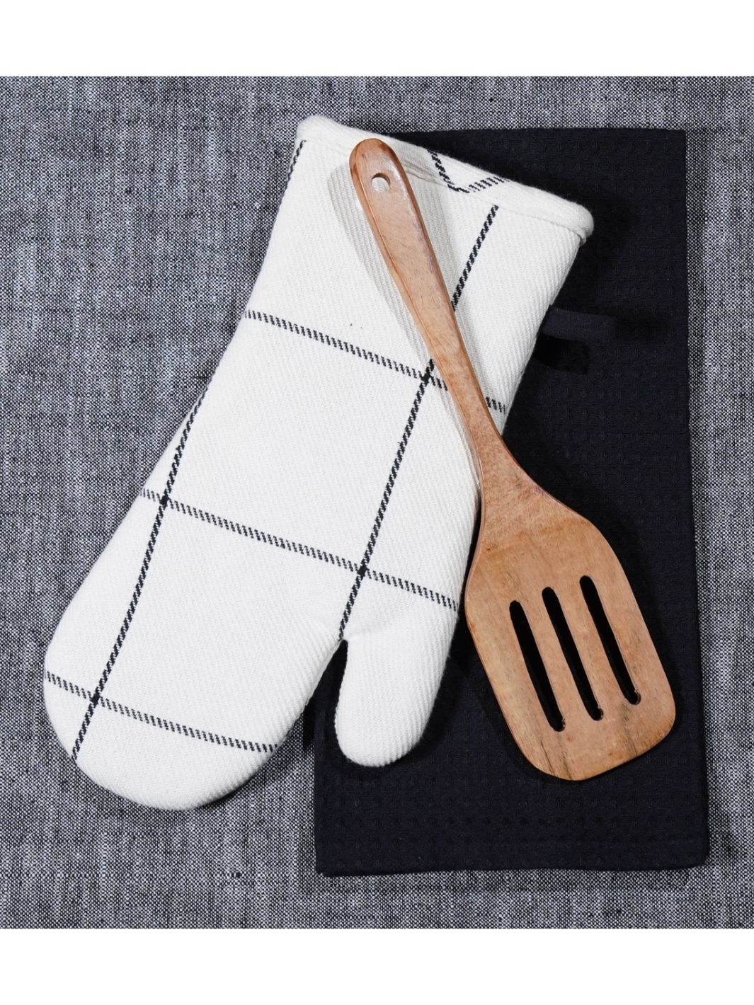 Baking gift set with cotton oven mitt, waffle towel, and acacia wooden spatula.